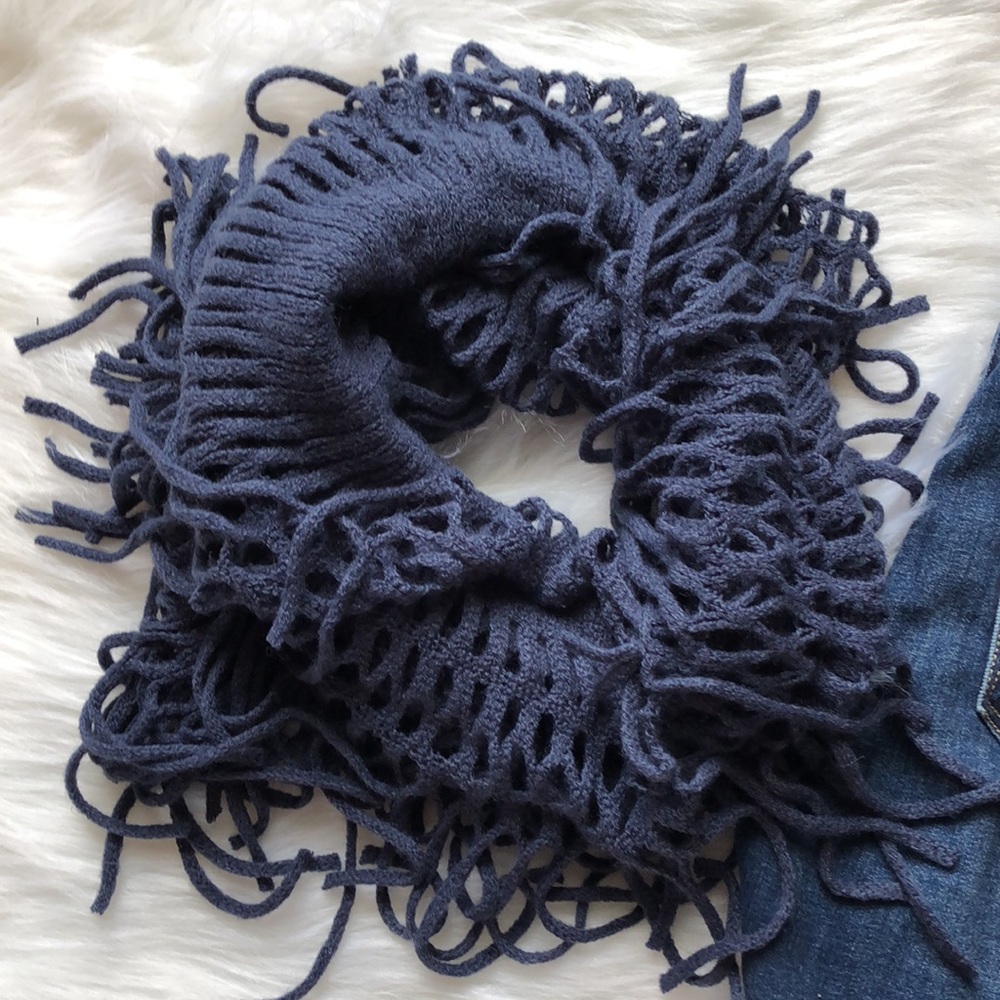 🎀1 LEFT🎀 Blue Fishnet Fringe Infinity Scarf - Picture 2 of 2